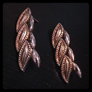 VTG Gold tone Leaf link feather Dangle Earrings